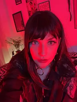 Snapshot of Sofia_Poly chatting on 11/11/25, 11:42 Sofia Poly online show from 11/11/25, 11:42