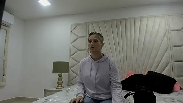 Snapshot of Jade_squirtt chatting on 09/22/25, 12:33 Jade squirtt online show from 09/22/25, 12:33