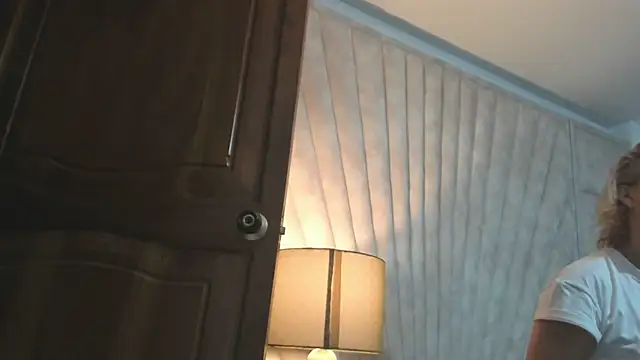 Snapshot of Jade_squirtt chatting on 10/27/25, 10:16 Jade squirtt online show from 10/27/25, 10:16