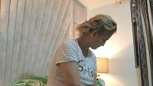 Snapshot of Jade_squirtt chatting on 11/05/25, 09:34 Jade squirtt online show from 11/05/25, 09:34