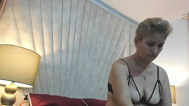 Snapshot of Jade_squirtt chatting on 11/21/25, 10:25 Jade squirtt online show from 11/21/25, 10:25