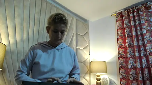 Snapshot of Jade_squirtt chatting on 11/16/25, 11:04 Jade squirtt online show from 11/16/25, 11:04