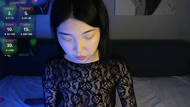 Snapshot of emili_blanc chatting on 09/19/25, 02:37 emili blanc online show from 09/19/25, 02:37