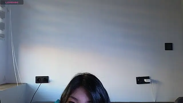 Snapshot of emili_blanc chatting on 10/21/25, 02:44 emili blanc online show from 10/21/25, 02:44