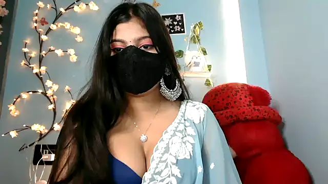 Snapshot of Reena_Singh53 chatting on 11/21/25, 01:43 Reena Singh53 online show from 11/21/25, 01:43