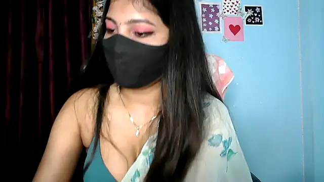Snapshot of Reena_Singh53 chatting on 09/15/25, 01:11 Reena Singh53 online show from 09/15/25, 01:11
