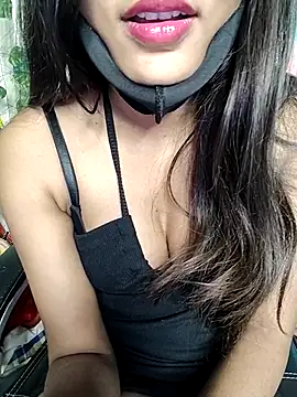 Snapshot of Reena_Singh53 chatting on 02/18/25, 01:22 Reena Singh53 online show from 02/18/25, 01:22