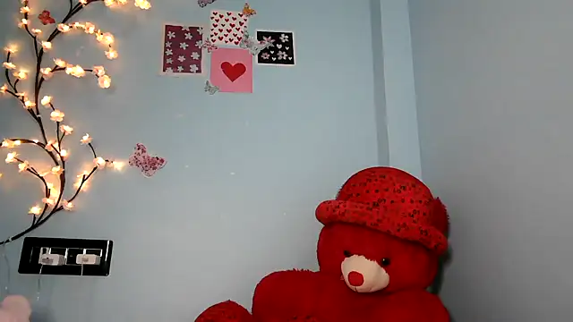 Snapshot of Reena_Singh53 chatting on 09/10/25, 12:37 Reena Singh53 online show from 09/10/25, 12:37