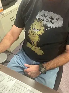 Snapshot of MaxVain chatting on 10/14/25, 06:41 MaxVain online show from 10/14/25, 06:41