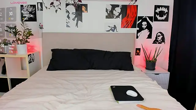 Lisa Moones online show from 10/23/25, 05:33