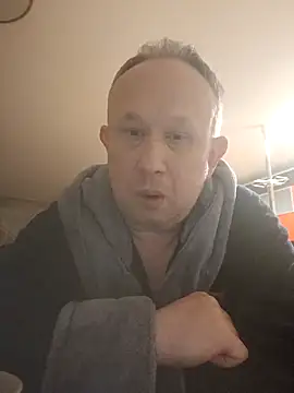 Snapshot of X46x chatting on 10/13/25, 04:03 X46x online show from 10/13/25, 04:03