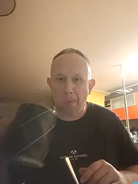 Snapshot of X46x chatting on 12/19/25, 05:10 X46x online show from 12/19/25, 05:10