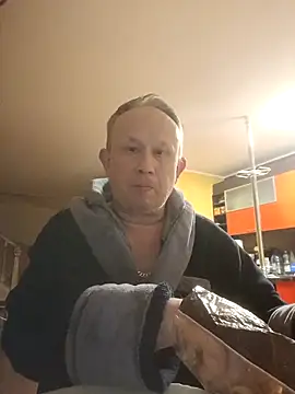 Snapshot of X46x chatting on 12/14/25, 05:35 X46x online show from 12/14/25, 05:35