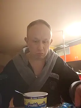 Snapshot of X46x chatting on 10/14/25, 04:02 X46x online show from 10/14/25, 04:02