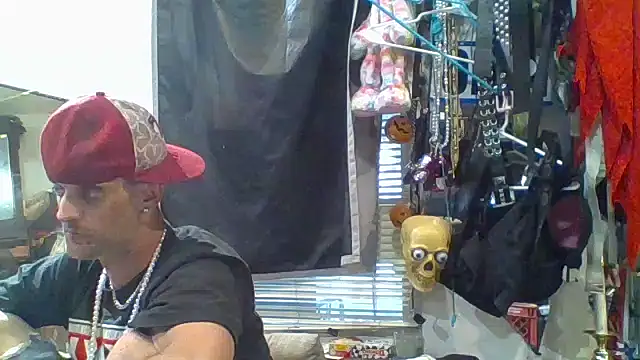 Snapshot of slinginbigD chatting on 10/04/25, 11:06 slinginbigD online show from 10/04/25, 11:06