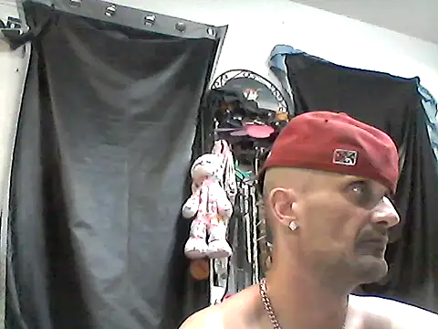 Snapshot of slinginbigD chatting on 09/16/25, 12:44 slinginbigD online show from 09/16/25, 12:44