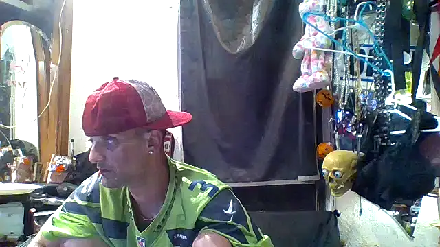 Snapshot of slinginbigD chatting on 10/04/25, 06:26 slinginbigD online show from 10/04/25, 06:26