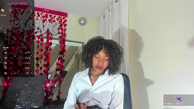 Snapshot of sara_williams01 chatting on 02/26/25, 01:22 sara williams01 online show from 02/26/25, 01:22