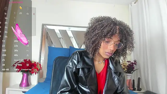 Snapshot of sara_williams01 chatting on 03/22/25, 12:46 sara williams01 online show from 03/22/25, 12:46