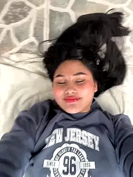 Little Ivy online show from 11/05/25, 04:10