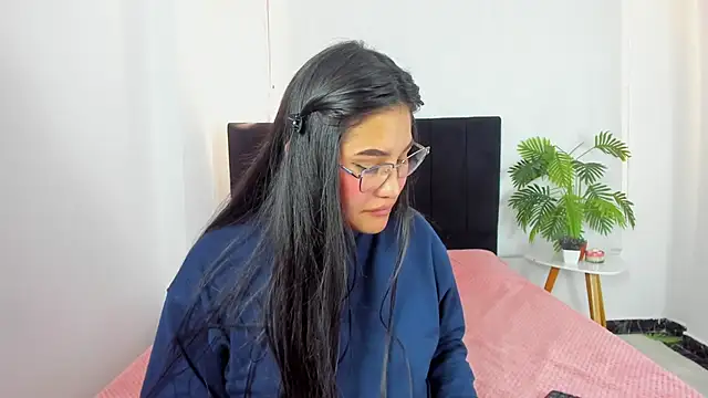 Little Ivy online show from 11/28/25, 03:45