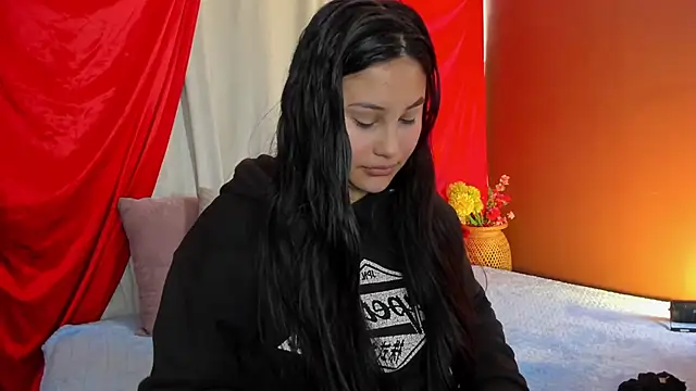 Little Ivy online show from 11/06/25, 07:07