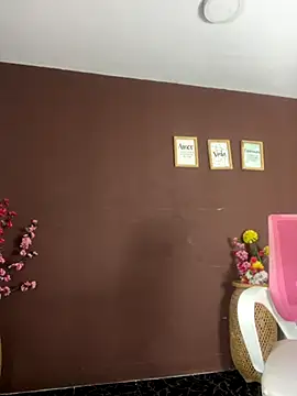 Little Ivy online show from 11/25/25, 07:36