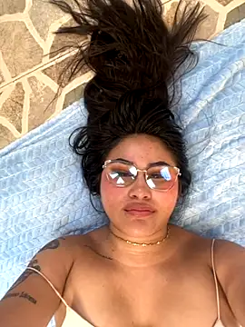 Little Ivy online show from 11/01/25, 03:50