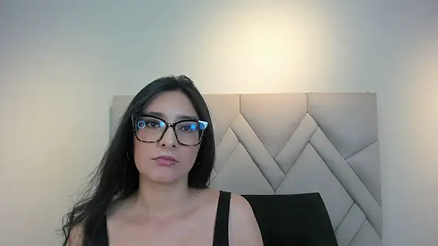 Isis Osman online show from 03/04/26, 07:21