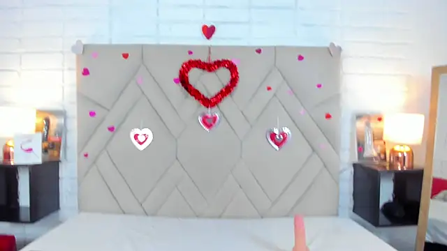 Isis Osman online show from 02/20/25, 08:47