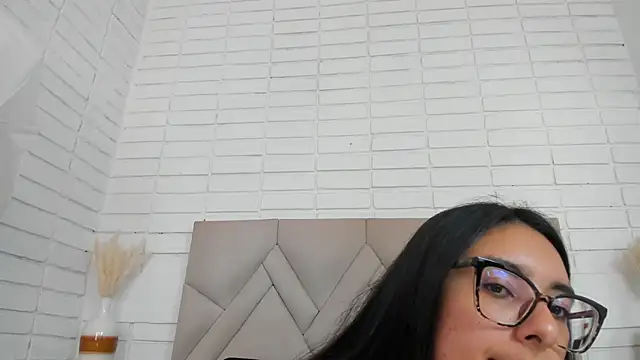 Isis Osman online show from 10/28/25, 07:02