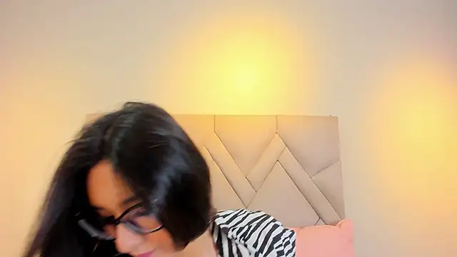 Isis Osman online show from 03/07/26, 07:19