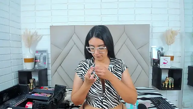 Isis Osman online show from 09/20/25, 07:41