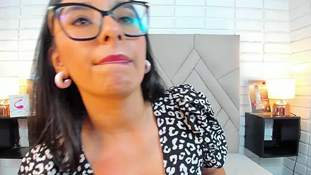 Isis Osman online show from 03/15/25, 11:39