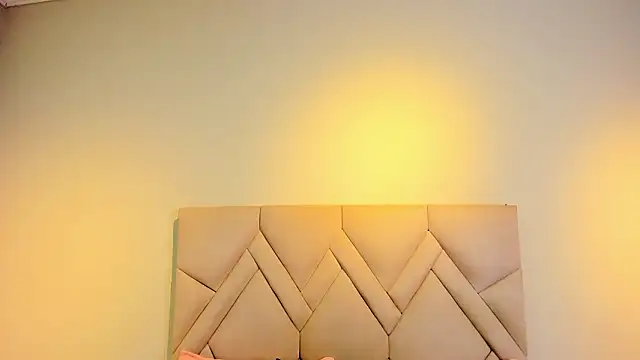 Isis Osman online show from 03/06/26, 07:42