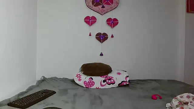 anybellucci43 online show from 10/22/25, 04:12