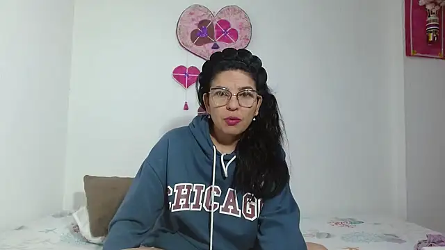 anybellucci43 online show from 11/12/25, 04:05