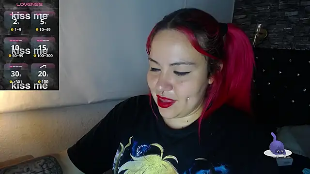 Snapshot of Bruja__Scarlata chatting on 03/06/25, 02:18 Bruja Scarlata online show from 03/06/25, 02:18