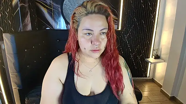 Snapshot of Bruja__Scarlata chatting on 12/01/25, 11:22 Bruja Scarlata online show from 12/01/25, 11:22