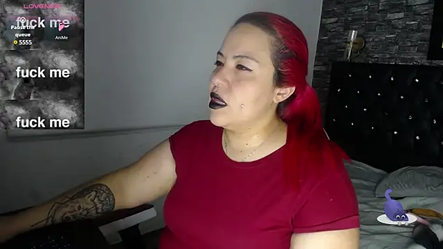Snapshot of Bruja__Scarlata chatting on 03/05/25, 06:12 Bruja Scarlata online show from 03/05/25, 06:12