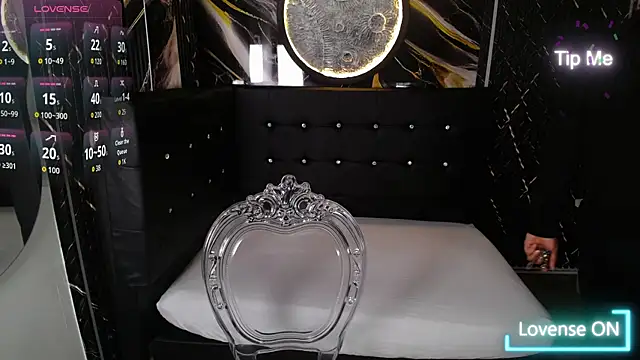 Snapshot of Bruja__Scarlata chatting on 10/22/25, 10:15 Bruja Scarlata online show from 10/22/25, 10:15