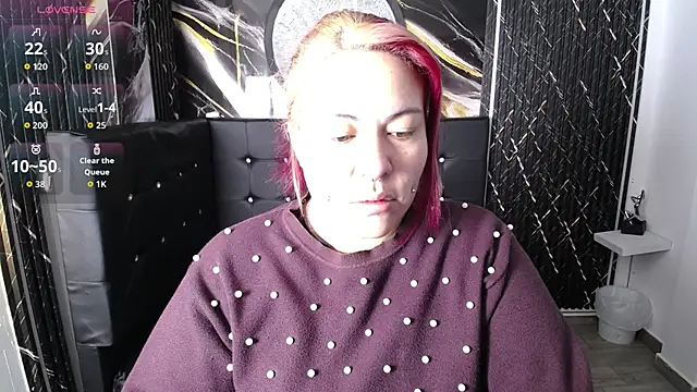 Snapshot of Bruja__Scarlata chatting on 10/04/25, 10:06 Bruja Scarlata online show from 10/04/25, 10:06