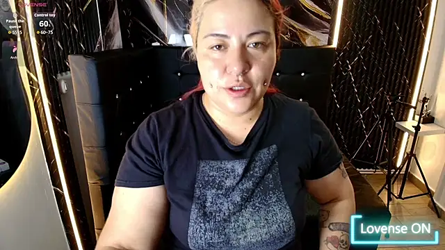 Snapshot of Bruja__Scarlata chatting on 11/17/25, 10:08 Bruja Scarlata online show from 11/17/25, 10:08