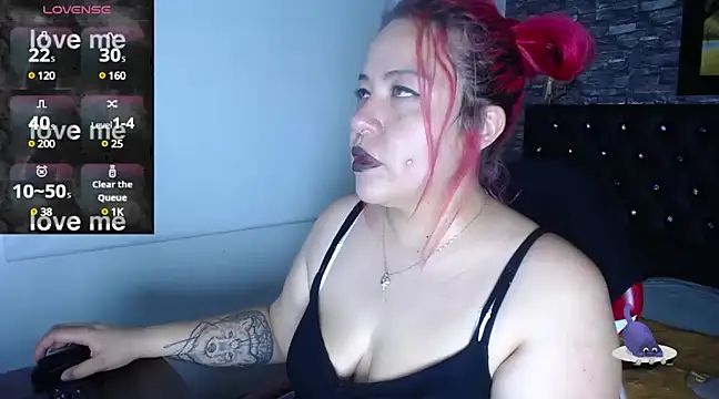 Snapshot of Bruja__Scarlata chatting on 03/13/25, 06:01 Bruja Scarlata online show from 03/13/25, 06:01