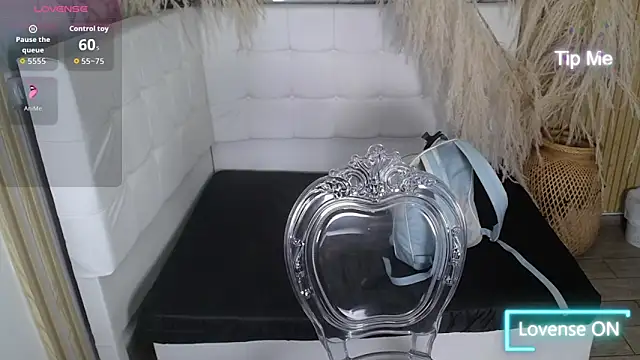 Snapshot of Bruja__Scarlata chatting on 10/16/25, 10:12 Bruja Scarlata online show from 10/16/25, 10:12