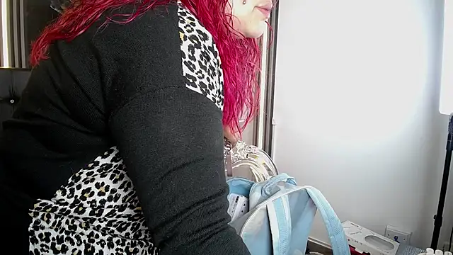 Snapshot of Bruja__Scarlata chatting on 09/17/25, 10:17 Bruja Scarlata online show from 09/17/25, 10:17
