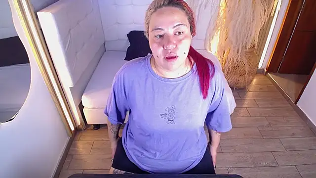 Snapshot of Bruja__Scarlata chatting on 11/20/25, 10:16 Bruja Scarlata online show from 11/20/25, 10:16