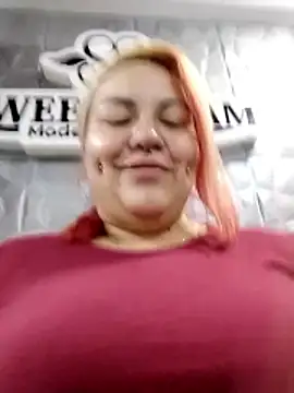 Snapshot of Bruja__Scarlata chatting on 12/17/25, 10:09 Bruja Scarlata online show from 12/17/25, 10:09