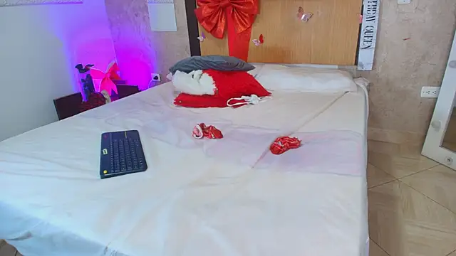 mialopez52 online show from 02/15/26, 07:24