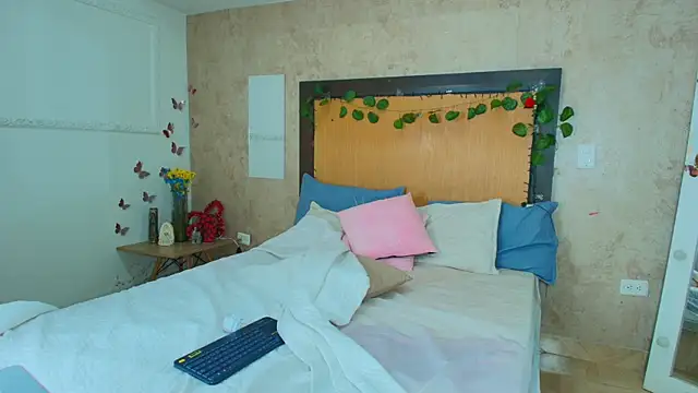 mialopez52 online show from 07/17/26, 05:54